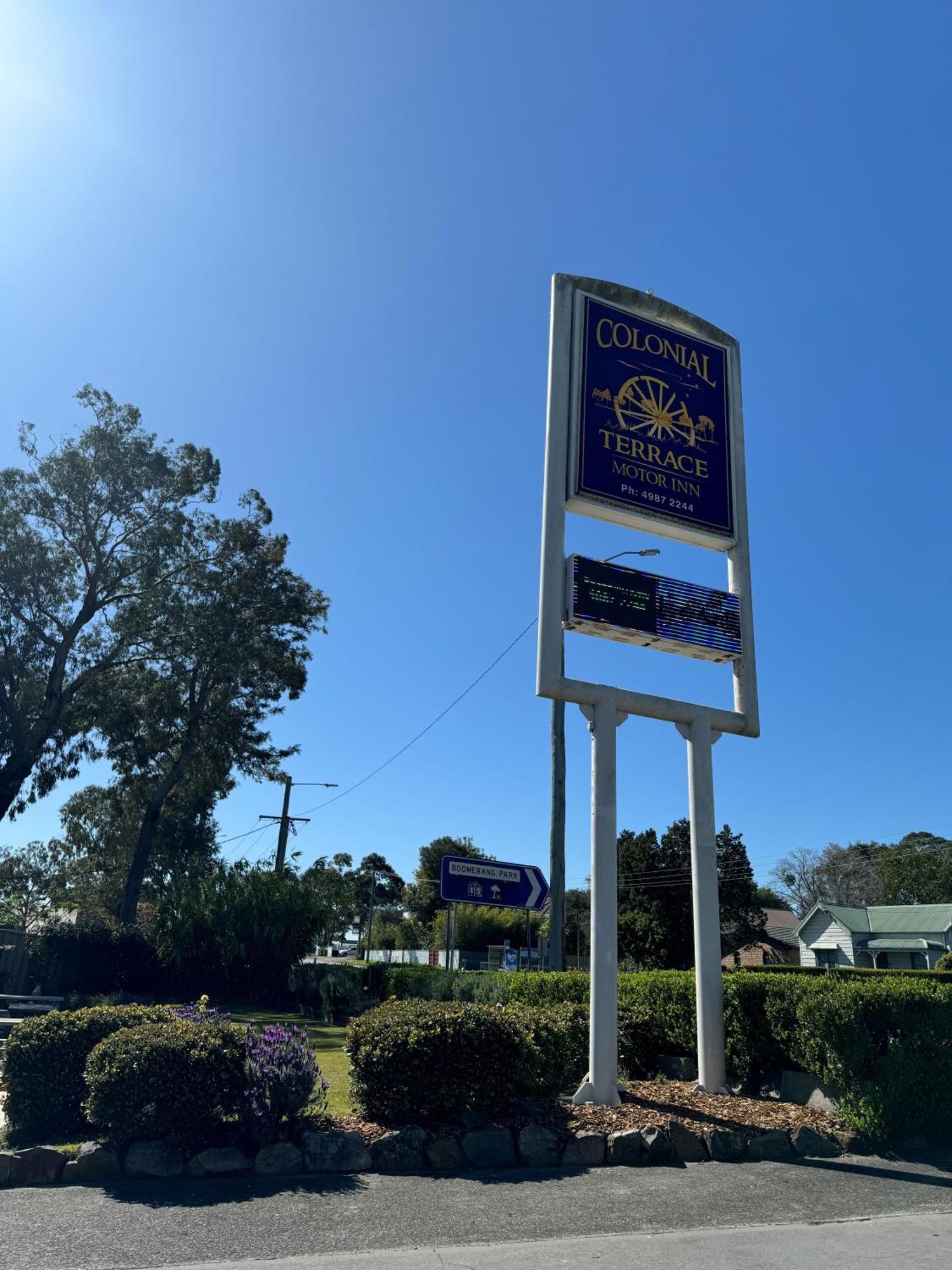 Colonial Terrace Motor Inn Raymond Terrace Bagian luar foto