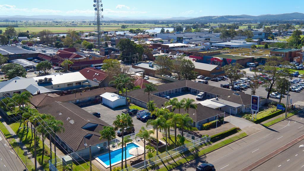 Colonial Terrace Motor Inn Raymond Terrace Bagian luar foto
