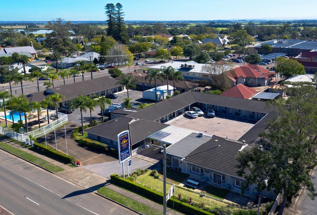 Colonial Terrace Motor Inn Raymond Terrace Bagian luar foto