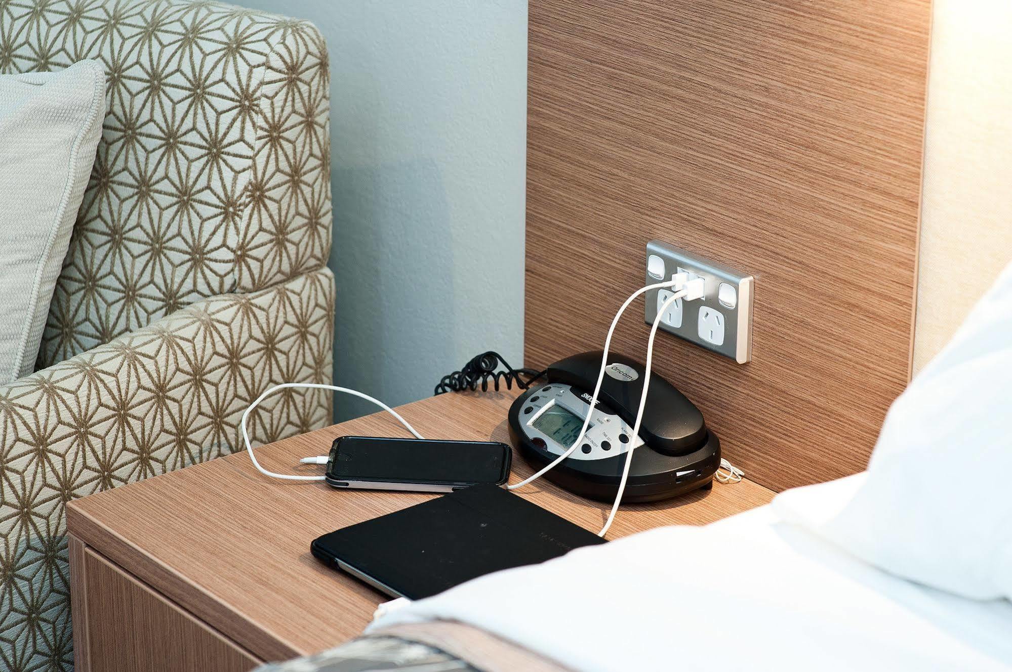 Colonial Terrace Motor Inn Raymond Terrace Bagian luar foto