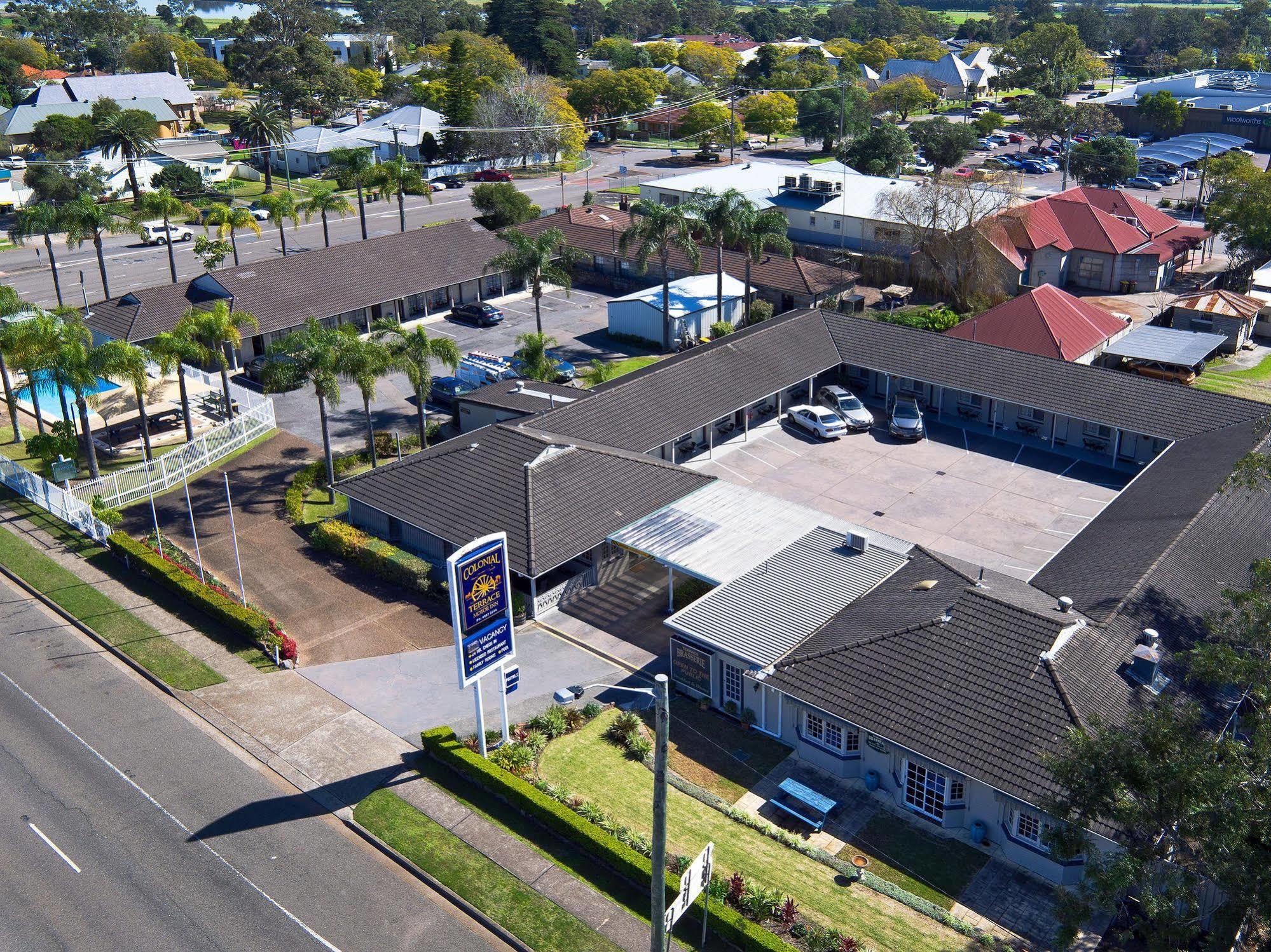 Colonial Terrace Motor Inn Raymond Terrace Bagian luar foto