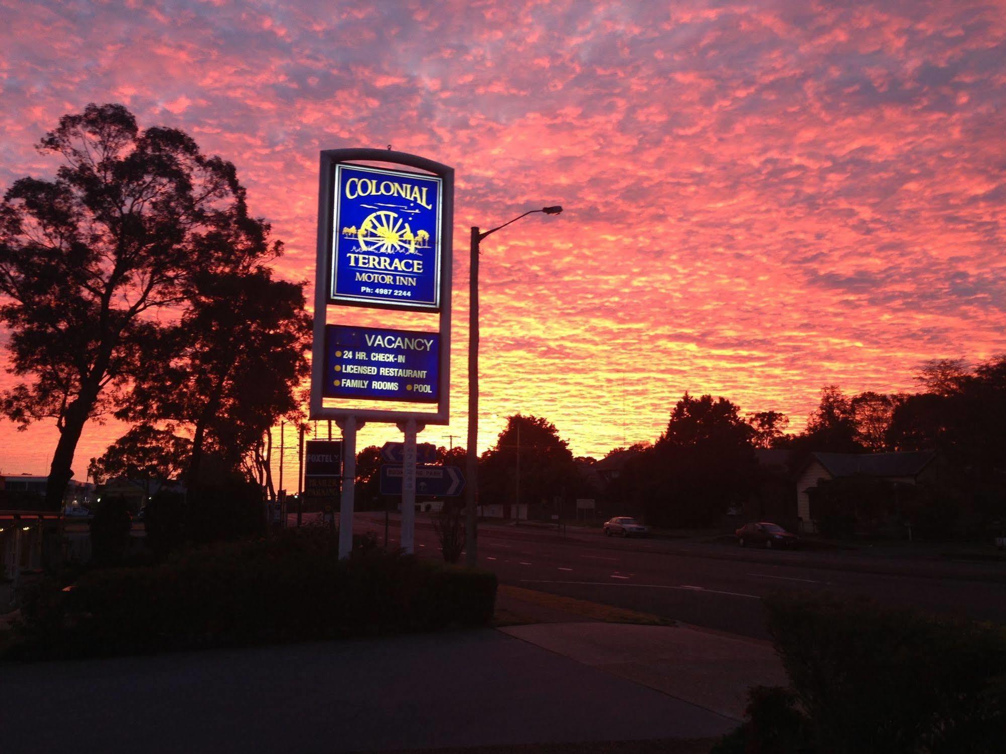 Colonial Terrace Motor Inn Raymond Terrace Bagian luar foto