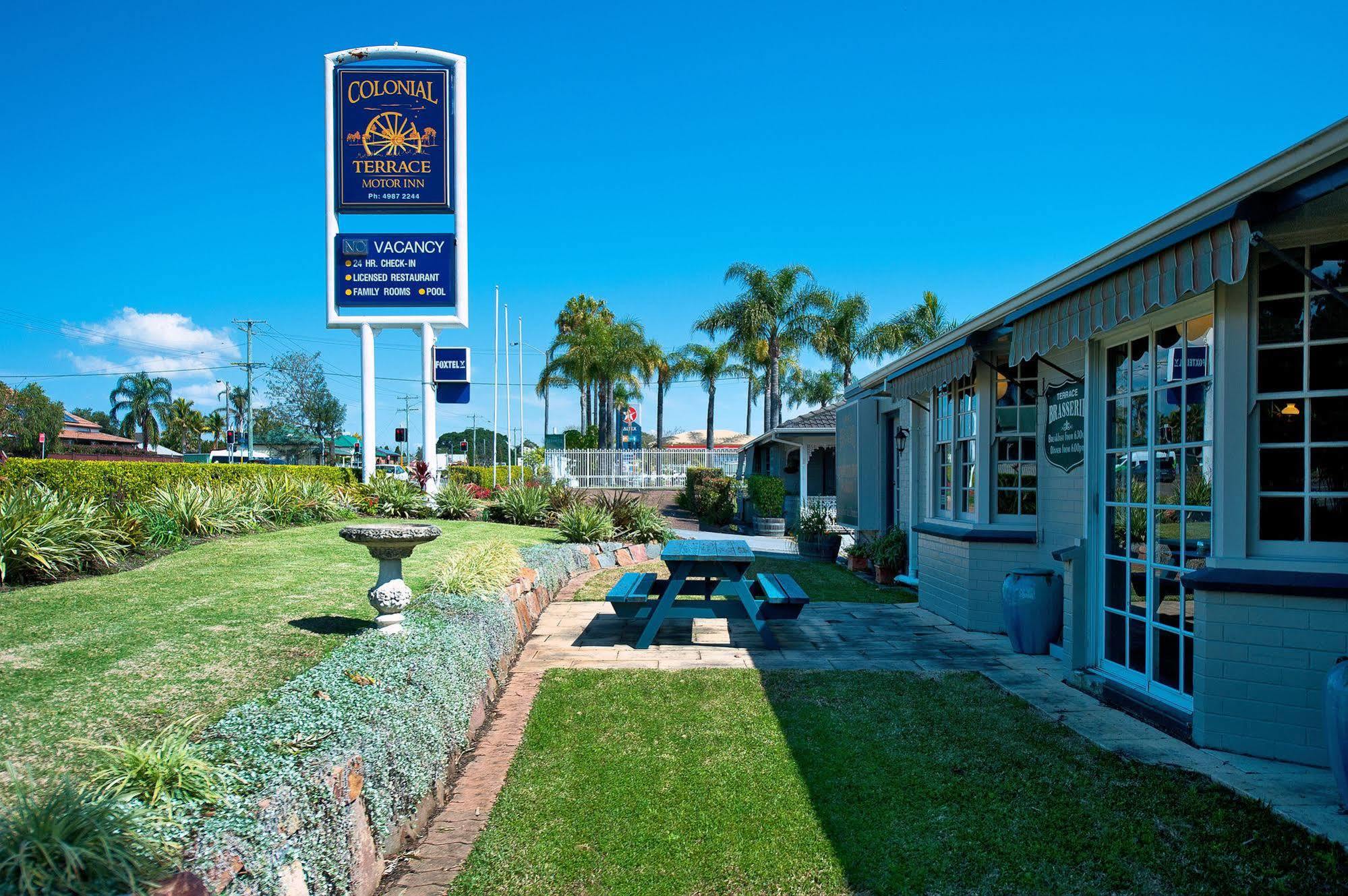 Colonial Terrace Motor Inn Raymond Terrace Bagian luar foto
